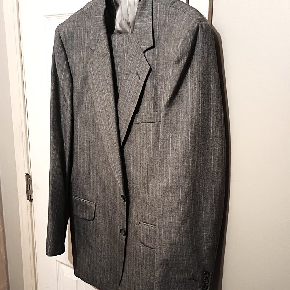 Garrison Park Men 2 Piece Light Bluish Gray Suit        40R